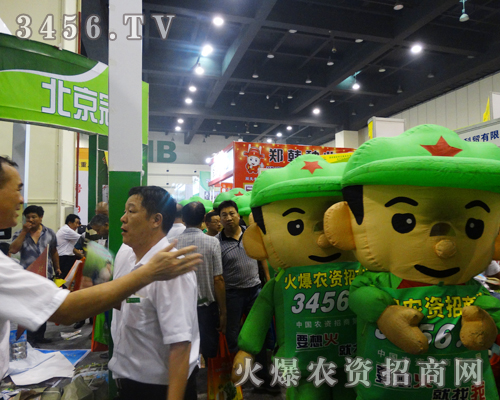 火爆農(nóng)資在2014年鄭州種子會(huì)上不放過(guò)宣傳的機(jī)會(huì)